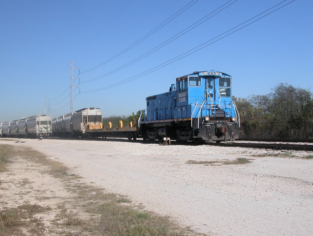 WAMX 1520  13Dec2012  Working on the San Antonio Central in East Kelly Railport